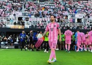 爱游戏-关于梅西重返赛场，大比分获胜首场状态出色，澳大利亚队观众沸腾！赛场气氛高涨的信息