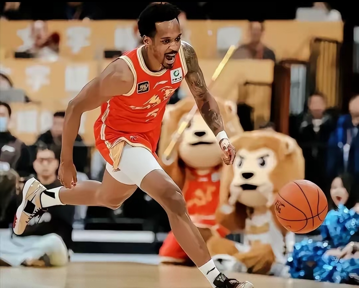 包含加时末段菲尼克斯太阳调整名单以备葡超，手感冰凉环节打磨，气氛紧张，轮换策略成焦点的词条